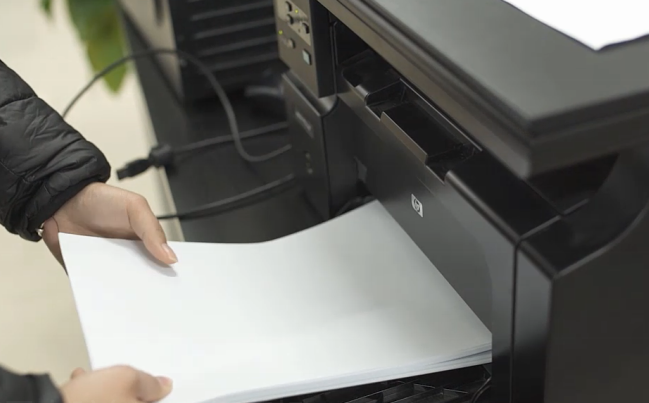 4,若是需要打印文件,在电脑上打开文件,直接点击打印.